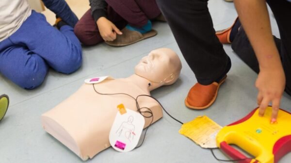成人心肺復甦法 及 自動體外心臟去纖維性顫動法證書課程 (CPR & AED)及成人基本急救證書課程
